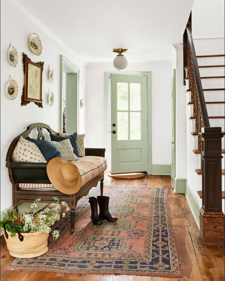 Entry way before renovation